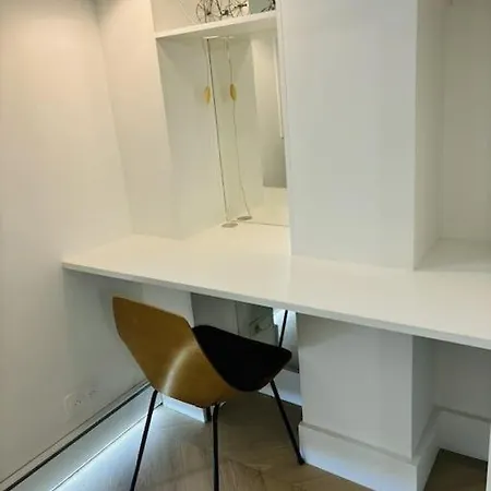 Modern Canal St Martin * Paris