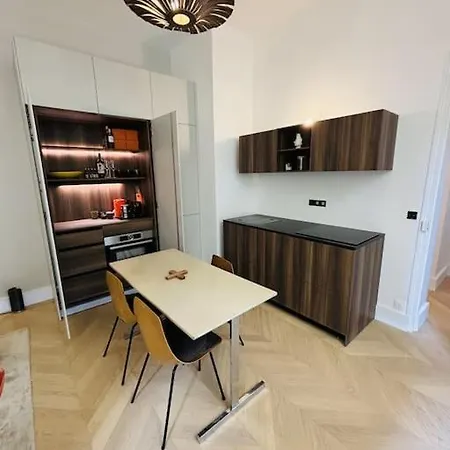 Апартаменты Modern Canal St Martin *